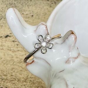 14KWG Loves Me Daisy Ring